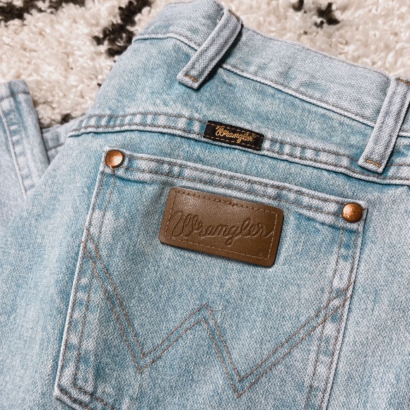Light Wash Vintage Wrangler Jeans - Picture 2 of 8